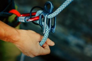 karabiner dalam panjat tebing